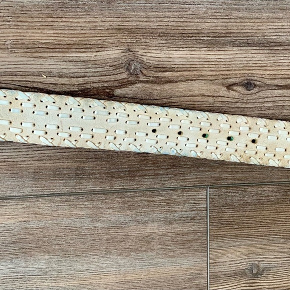 Leather white color belt with brass buckle - Picture 10 of 10